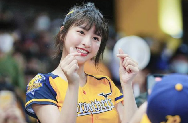 中信兄弟啦啦队「Passion Sisters」成员峮峮。(qun_04 IG)