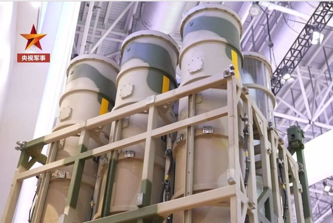 首度在第14届珠海航展中空开亮相的红旗-16FE防空系统。（央视）