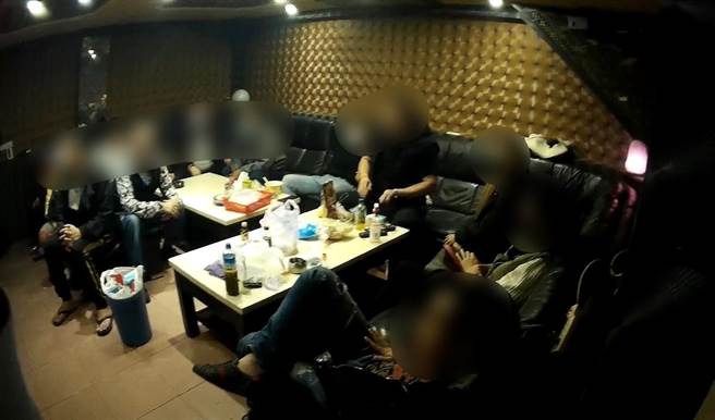 基隆市警察局15日宣布，偵破日前職業賭場賭資9萬元遭侵占案件，也為現場員警洗清A錢嫌疑。（基隆市警察局提供／張志康基隆傳真）