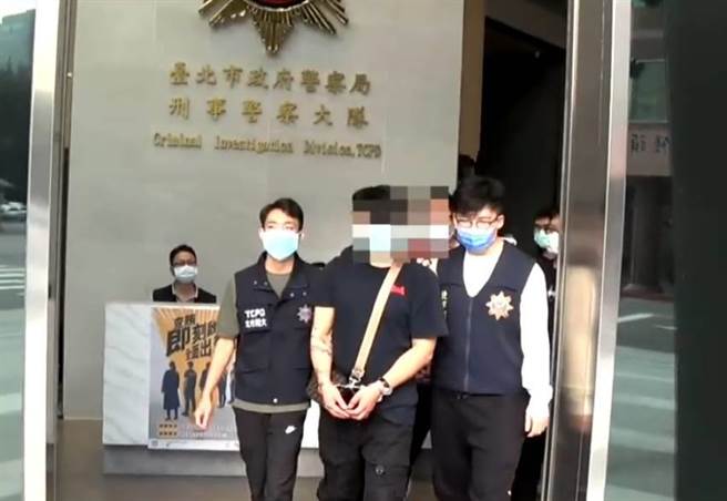 四海帮徐姓男子以应徵求职者强取银行存折。（翻摄画面）