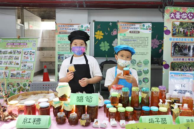 嘉义县2022「感恩土地．感谢农民．谢谢食物」食农教育博览会今在鹿草国小盛大举行，共有17校展现教学成果。（嘉义县政府提供／吕妍庭嘉义传真）