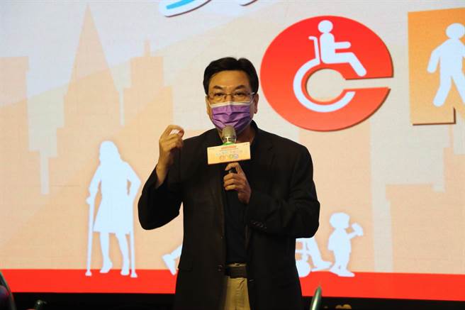 新北市副市长刘和然引用市长侯友宜在政见发表会中一句话：「施政绝对不能遗忘任何一个人！」以此勉励在场所有人士。（新北市社会局提供）