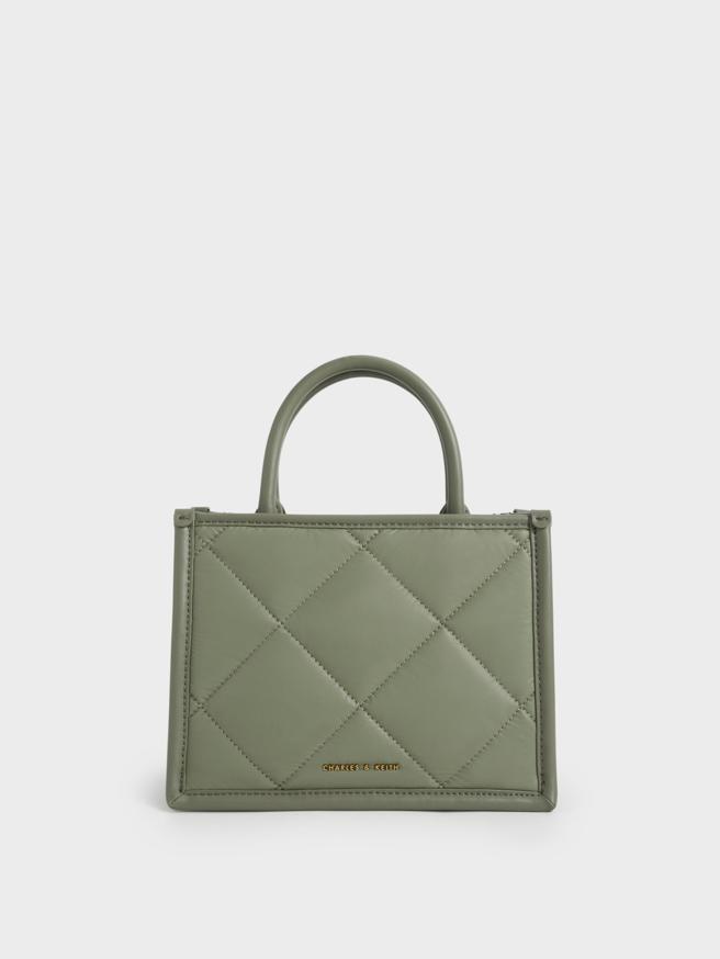 CHARLES & KEITH Celia菱格包2590元。（CHARLES & KEITH提供）