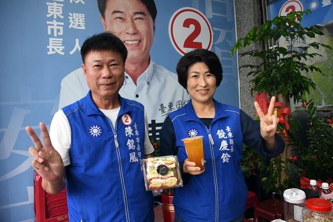 國民黨台東縣長候選人饒慶鈴，今天下午向台東市長候選人陳銘風加油、打氣。（莊哲權攝）