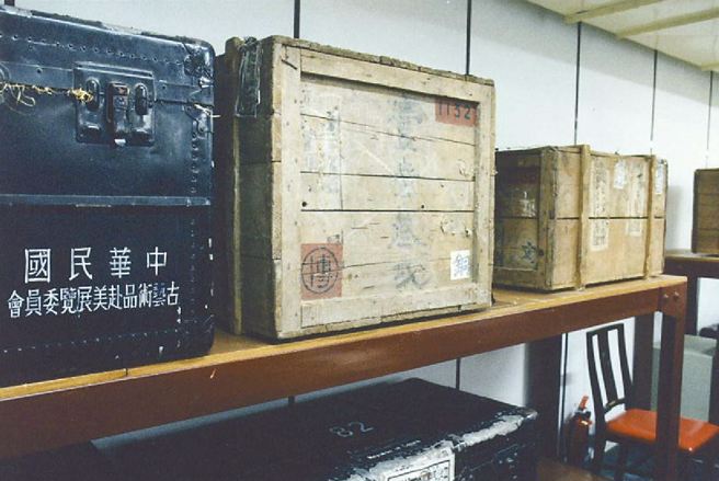 故宮倉庫內尚有大陸遷台以及中華文物首度赴美的包裝外箱。（圖／中時檔案照）