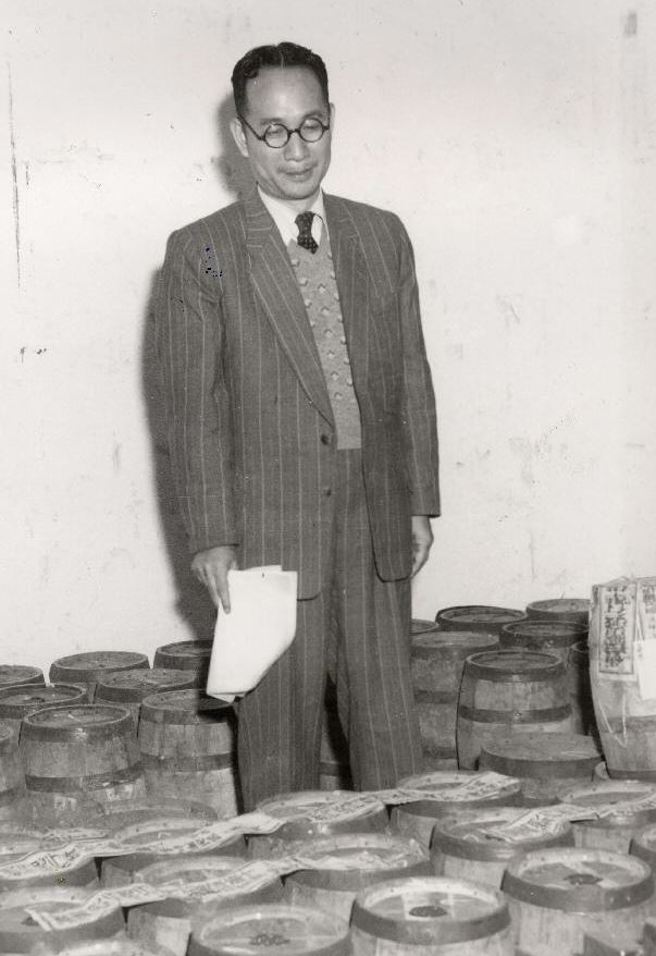 1950年任命陳誠為台灣省政府主席，繼之將中央銀行大部分黃金移存台灣，故宮博物院之精品亦分批運抵台灣。（中央社）