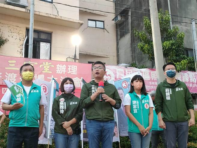 民進黨台中市長候選人蔡其昌15日傍晚來到北屯區三官堂舉辦市政座談會，蔡其昌表示，他會把握每一個時間和台中市民拜託，讓台中市民瞭解他改變台中的決心，至於公辦會政見發表的內容已瞭若指掌。