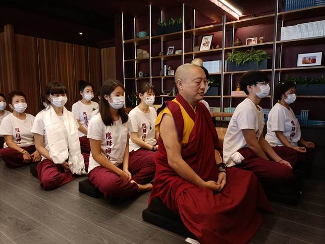 堪千慈囊仁波切提到，3年来明显增加3成民眾前来禅修打坐静心。（陈淑娥摄）