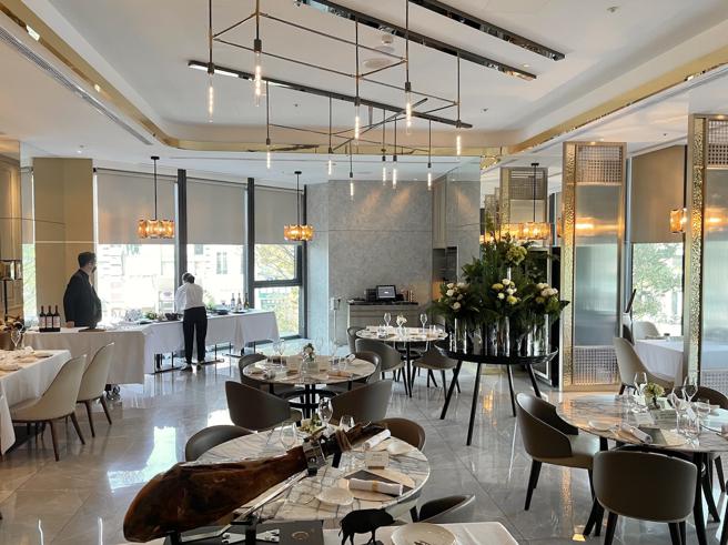 王品集团旗下顶级牛排餐厅「THE WANG」店内装潢设计十分优雅。（何书青摄）