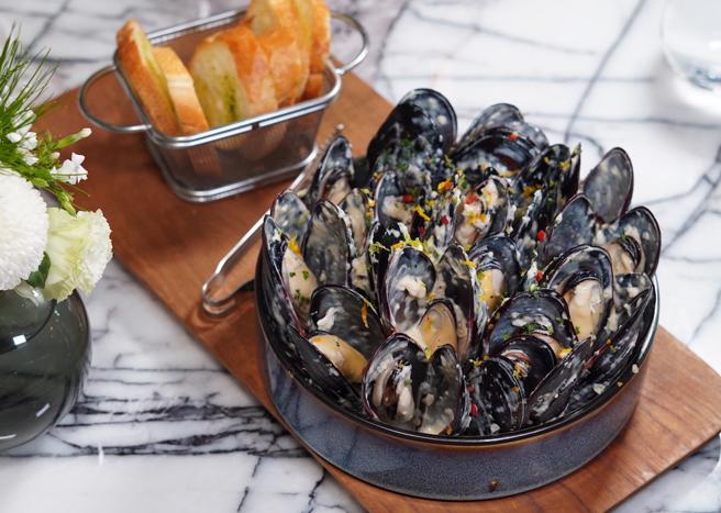 产地直送、肥美鲜甜的马祖淡菜。（何书青摄）