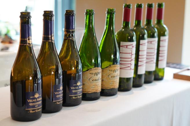 店内的侍酒师会依照宾客所品尝的不同料理悉心选酒搭配。（何书青摄）