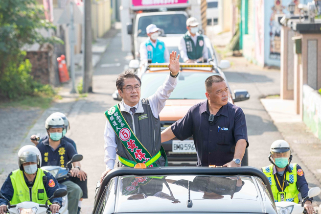 黃偉哲的連任勝選車隊出發掃街，向他非常熟悉的曾文區鄉親拜票。（圖／取自黃偉哲臉書）