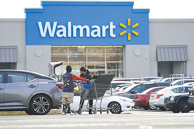 沃尔玛施压供应商不得再涨价，强调产品创新才会带动更多的消费力。图／美联社