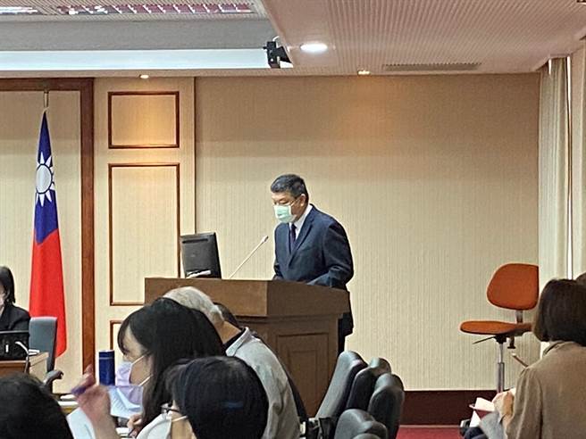 台鐵局長杜微說明，陳姓司機員今年6月14日在航醫中心做例行性尿液檢查，6月21日報告發現為陽性，台鐵立即停止其乘務改調內勤。（陳祐誠攝）