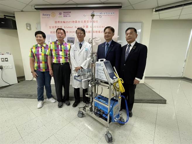 台北長安扶輪社捐贈埔基醫院1部要價近300萬元的小型葉克膜，讓心肺急重症病患增加活命機會。（楊靜茹攝）