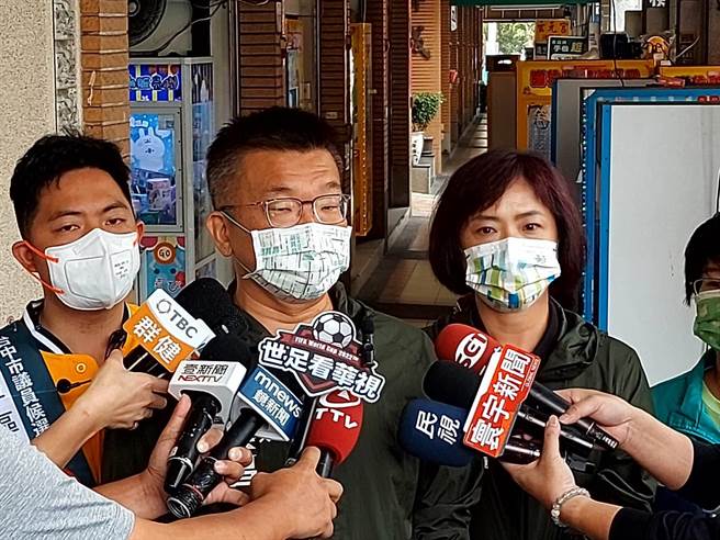 民进党台中市长候选人蔡其昌表示，政治人物不要硬拗，错了就道歉，会道歉才知道怎么反省跟改进。（冯惠宜摄）