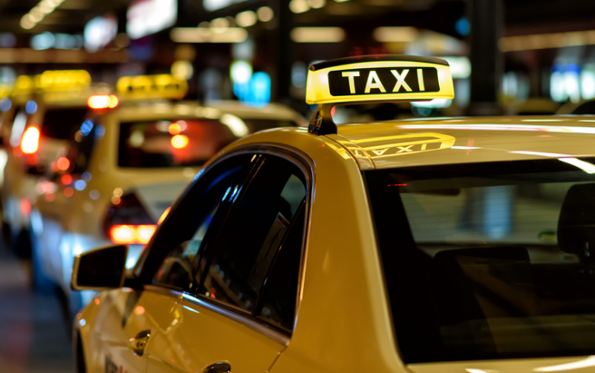 北北基计程车酝酿涨价，涨幅超过4成，并加入「颱风豪雨价」。（示意图／Shutterstock）