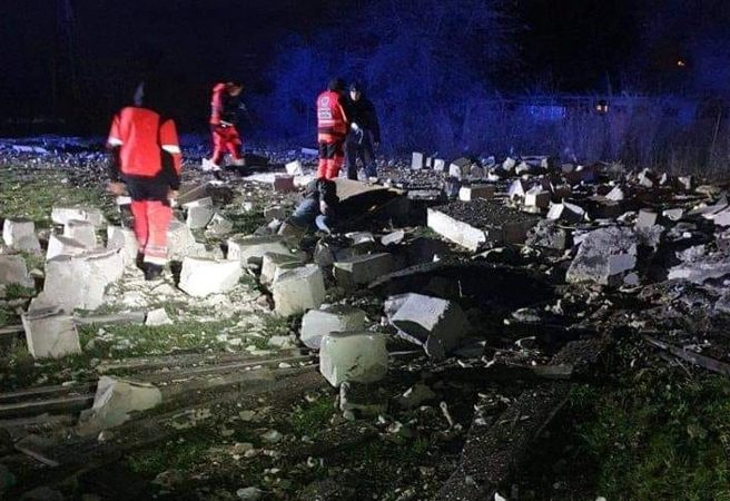 1枚俄制飞弹在波兰东部近乌克兰的边境村庄普热沃多夫（Przewodów）爆炸后，现场满目疮痍。