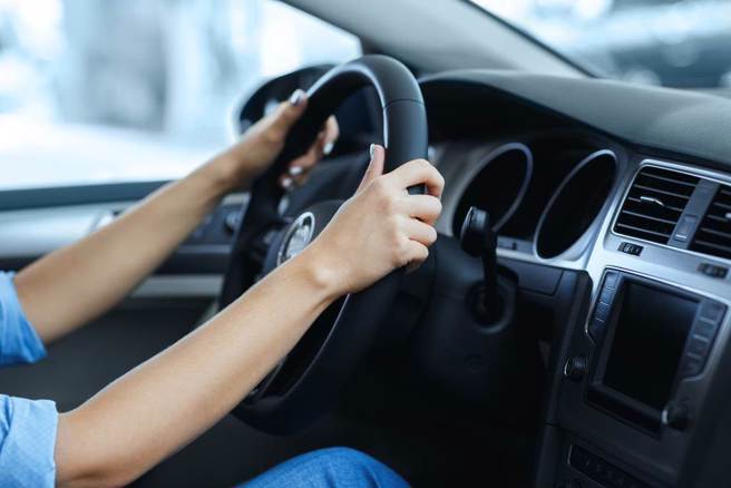 一年43張罰單沒繳，車主一查才知道驚人真相。（示意圖／shutterstock）