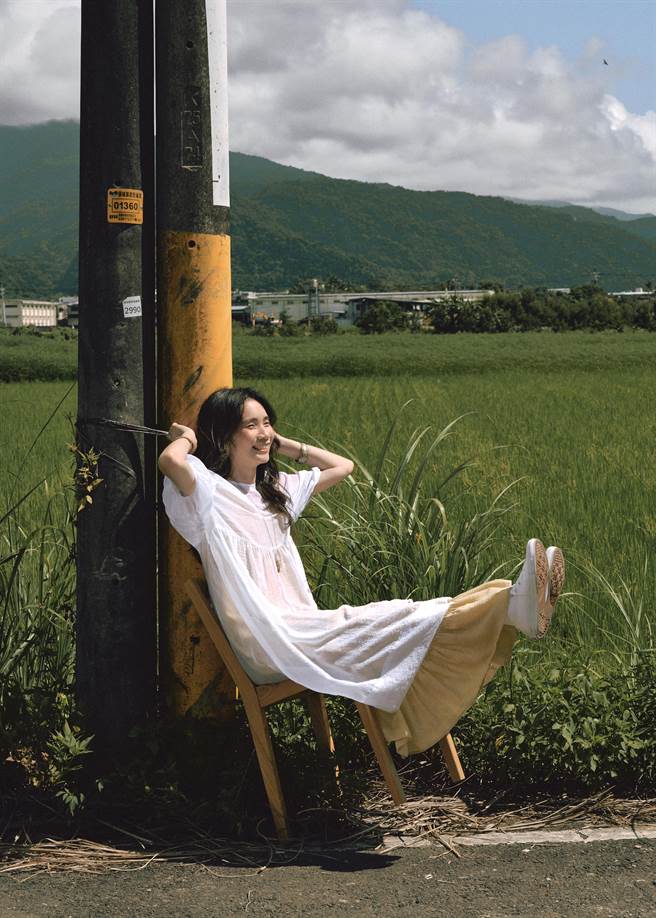 芳怡曾担任过许多天王天后的合音。（风潮音乐提供）