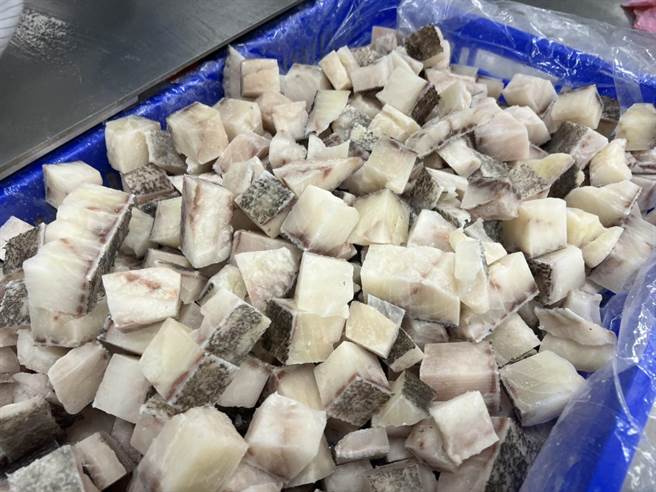 石斑魚來自台東縣新港區漁會，完整石斑魚去刺切成肉丁。（花蓮縣府提供／王志偉花蓮傳真）