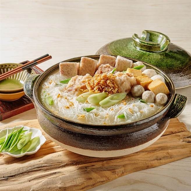 OKmart专属LINE群组推出国宴主厨监制的「排骨芋头米粉锅」，下杀85折只要339元。（OKmart提供）