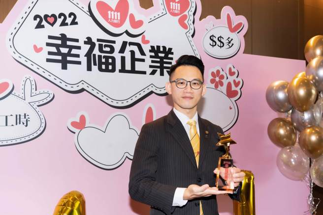 永庆房屋人资部资深经理陈继先分享，入职满3年的永庆经纪人，超过4成伙伴成功买房，成为永庆幸福「薪」制度的最佳见证。(图/永庆房屋提供)