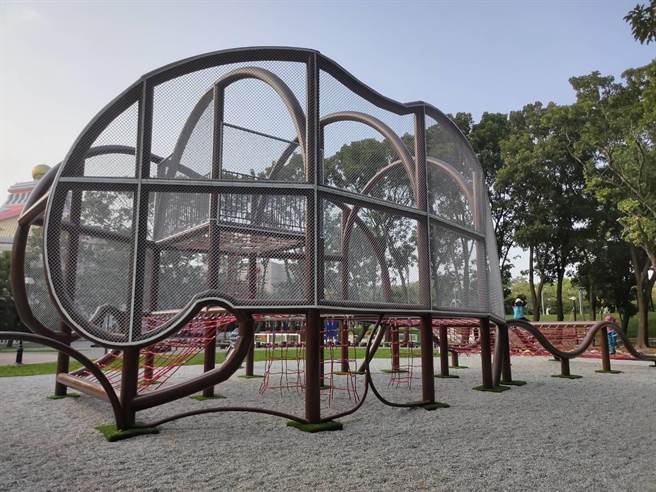 金瓜鼠乐园的攀爬游具。（周丽兰摄）