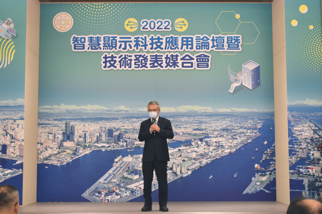 義守大學校長陳振遠表示，政府拓展顯示科技應用到智慧移動、智慧零售、智慧育樂、智慧醫療四大創新場域，眾多知名廠商進駐，造福高雄學子就業，磁吸全臺菁英來高雄。(照片/義守大學提供)