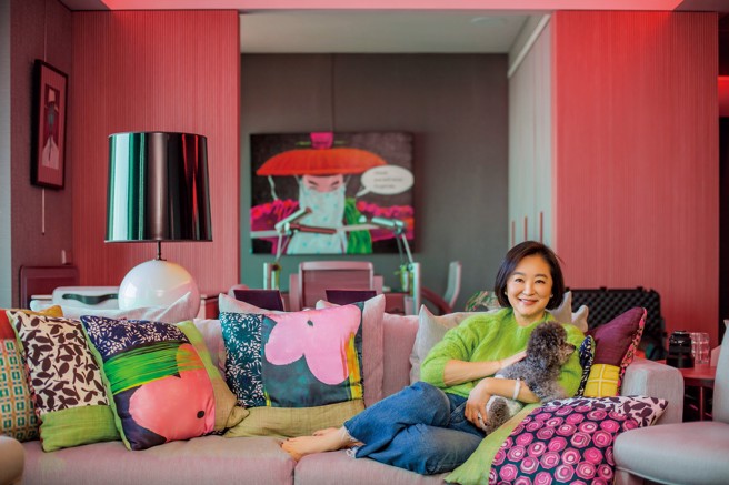 林青霞说自嫁做商人妇，忙碌的生活突然安静下来，每天待在家里不出门，先生怕她闷，就安排她跟朋友打牌玩。对此，林青霞认为打麻将真是迷人的游戏，加上我有偏财运，即使技不如人，也能常常赢。（图/ 时报出版）