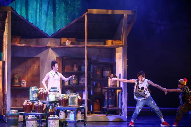 《魔法阿妈》豆豆在好奇心之下，乱闯入阿妈曾告戒过不可进去、一间专门储放被封印恶灵的储藏室，意外放出了一条专做坏事的恶灵。（邓博仁摄）