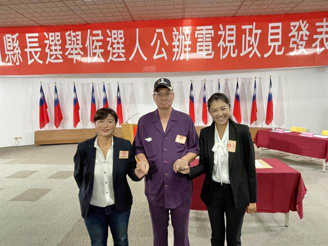 南投县长公办电视政见发表会，南投县长候选人许淑华（右起）、王永庆、蔡培慧依序发表政见，每人15分钟。（杨静茹摄）