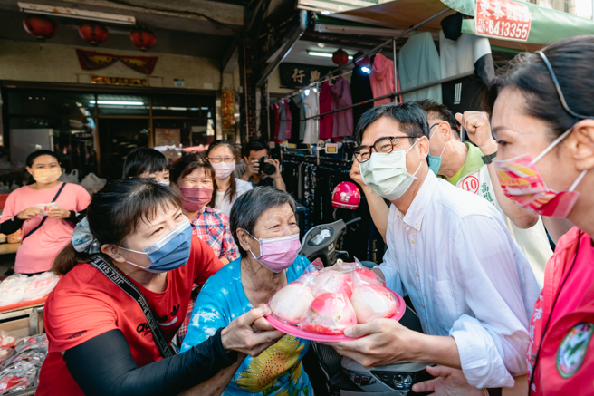 选战倒数10天，陈其迈表示，照顾好每一位市民，是他的初衷。(取自陈其迈脸书)
