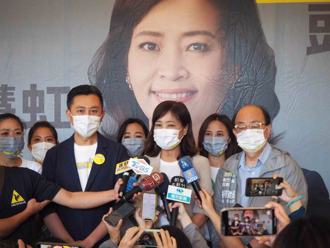 在野批評聲音認為林智堅(左起)若成功交棒給沈慧虹，新竹市工程內幕將難以揭開真相。（資料照／陳育賢攝）