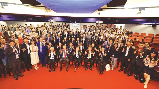 新汉30周年酒会，现场冠盖云集。图／新汉提供