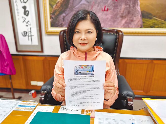 云林县长张丽善15日签署环团诉求的10大气候／空污治理承诺书。（张丽善竞选办公室提供／周丽兰云林传真）