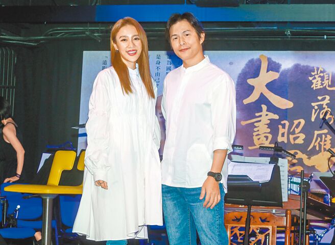 孙协志（右）、方宥心昨为全民大剧团推出的音乐剧造势。（粘耿豪摄）