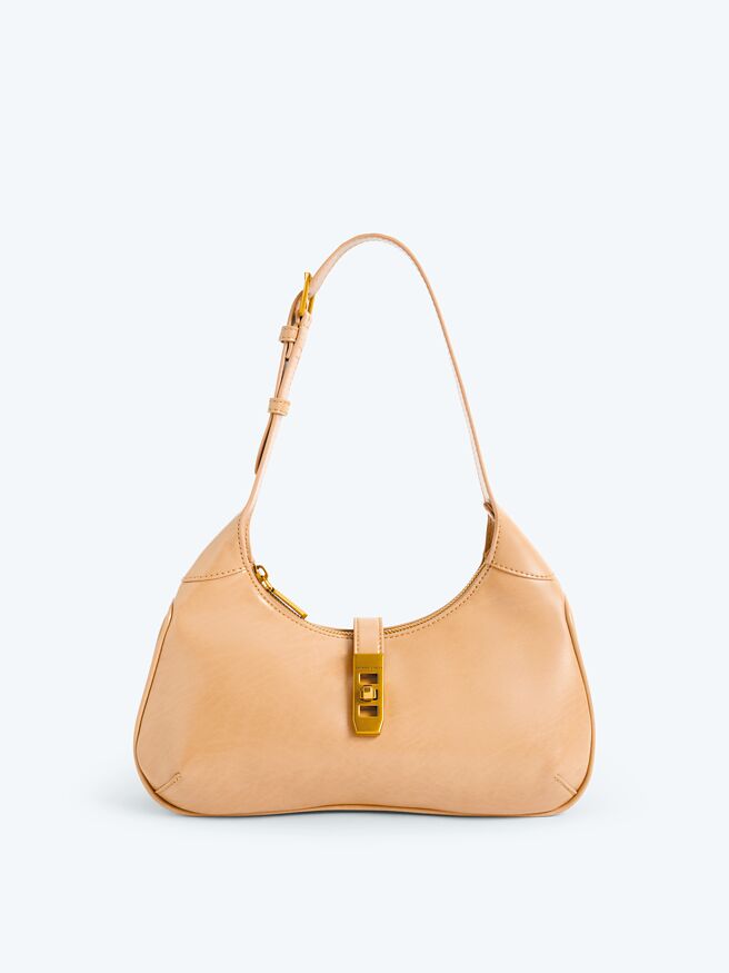 CHARLES & KEITH復古锁肩背包，2190元。（CHARLES & KEITH提供）