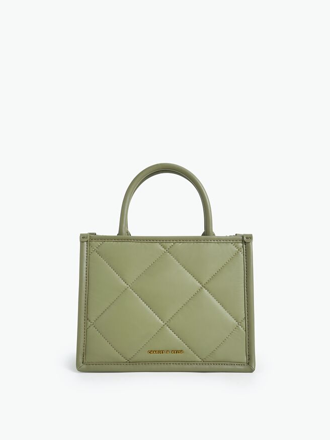 CHARLES & KEITH Celia菱格包，2590元。（CHARLES & KEITH提供）