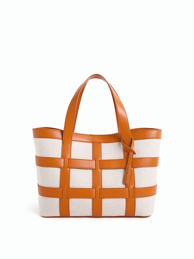 CHARLES & KEITH方格拼接托特包，2790元。（CHARLES & KEITH提供）