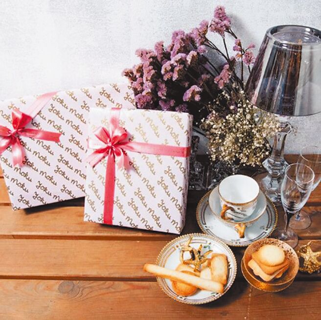 新光三越天母店YOKU MOKU喜盛乐礼盒34入，30盒优惠价4万3000元。（新光三越提供）