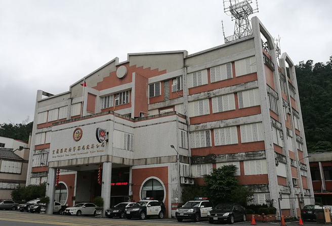 苏澳枪击！两派人马谈判开枪打穿铁门，屋内男子「腹部中枪」。(中时资料库)