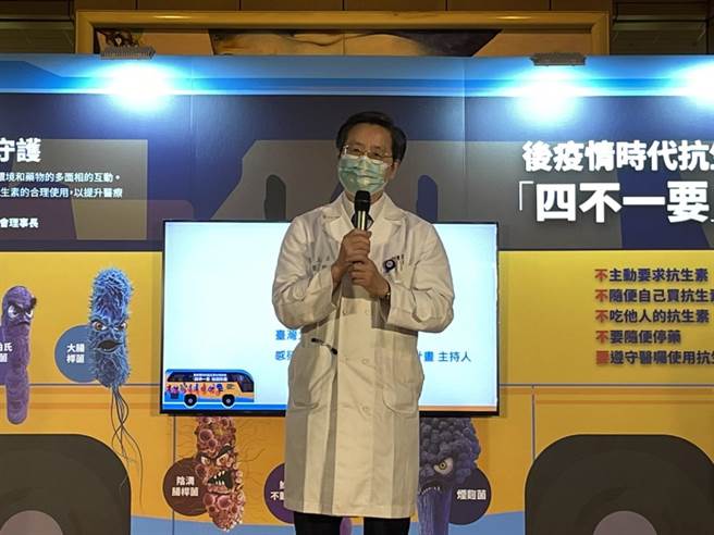 指挥中心专家小组召集人，台大副校长张上淳。（郑郁蓁摄）