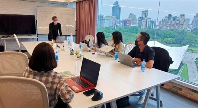 「递伊家科技股份有限公司」在进驻空间办公情形。（柯宗纬翻摄）