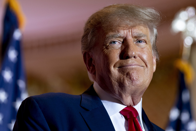 美國前總統川普11月15日在佛州棕櫚灘的海湖莊園（Mar-A-Lago）宣布，他將角逐共和黨內的總統候選人提名。（美聯社）