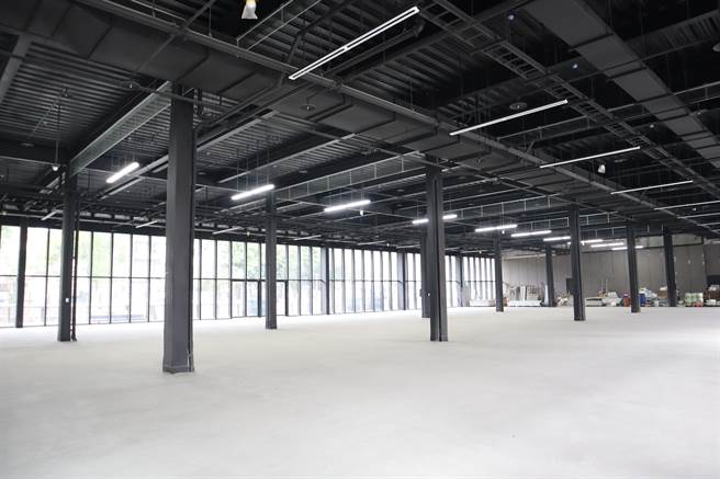 仁愛立體停車場為複合式商場，1樓空間正積極招商，預計年底或明年初將完成招商。（邱立雅攝）