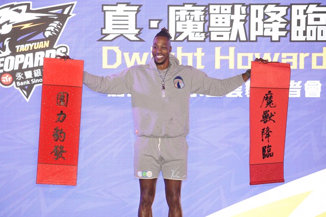 「魔獸」霍華德逛夜市未戴口罩遭疑違規，指揮中心回應了。（資料照／姚志平攝）