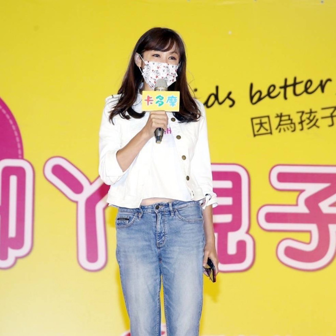 民进党台北市议员许淑华邀请年轻人回家投票，一起支持18岁公民权。（图／翻摄自许淑华脸书）