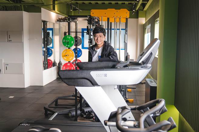 黄丹尼转战运动医学界成为CEO。（秀传运动医学中心提供）