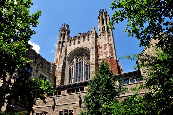 耶鲁大学法学院连续32年被「美国新闻与世界报导」（U.S. News & World Report）评选为全美最佳法学院，不过耶鲁法学院16日宣布退出评比，批评评比机制有严重缺陷。图为耶鲁法学院建筑。（资料照／shutterstock）
